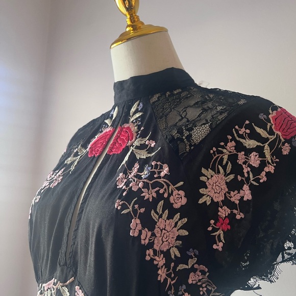 Floral Embroidered Black Lace Blouse - Picture 3 of 6